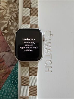 Apple Watch Series 9 41 mm in starlight